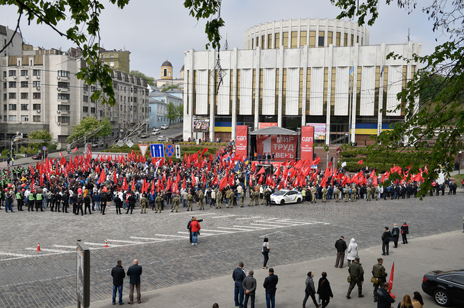 Участники первомайской демонстрации в Киеве, 1 мая 2017 года