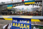Отказ Януковича от Соглашения об ассоциации с ЕС вызвал в конце 2013 года волну массовых акций протеста в Киеве. На фото: Баррикады на площади Независимости в Киеве, декабрь 2013 года