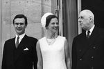 Президент Франции Шарль де Голль во время встречи с датской принцессой Магрете и ее женихом графом Хенриком в Елисейском дворце, 1967 год