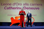 Актриса Катрин Денёв удостоена почетного «Золотого льва Святого Марка» за вклад в кинематограф, 31 августа 2022 года