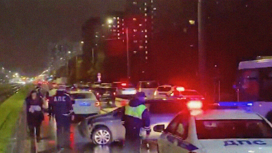 Появилось видео погони сотрудников ДПС за пьяной женщиной на Toyota
