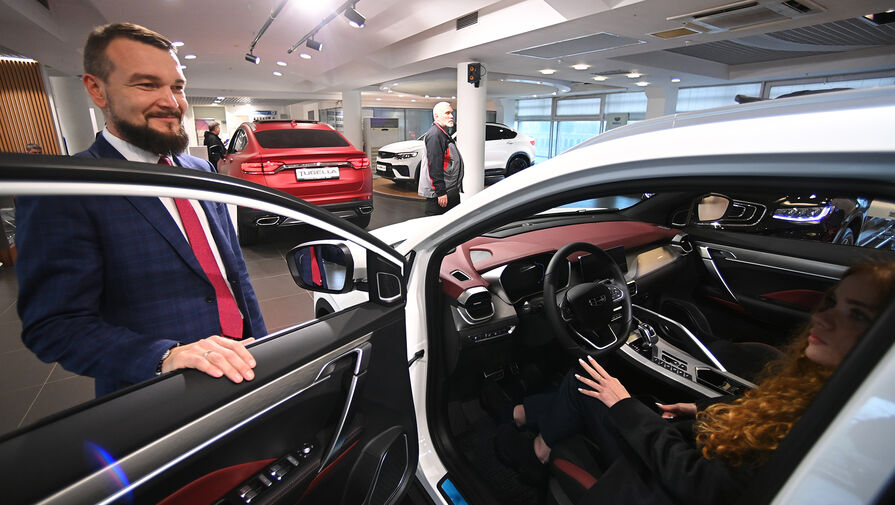 Продажи автомобилей в России упали на 59% в 2022 году