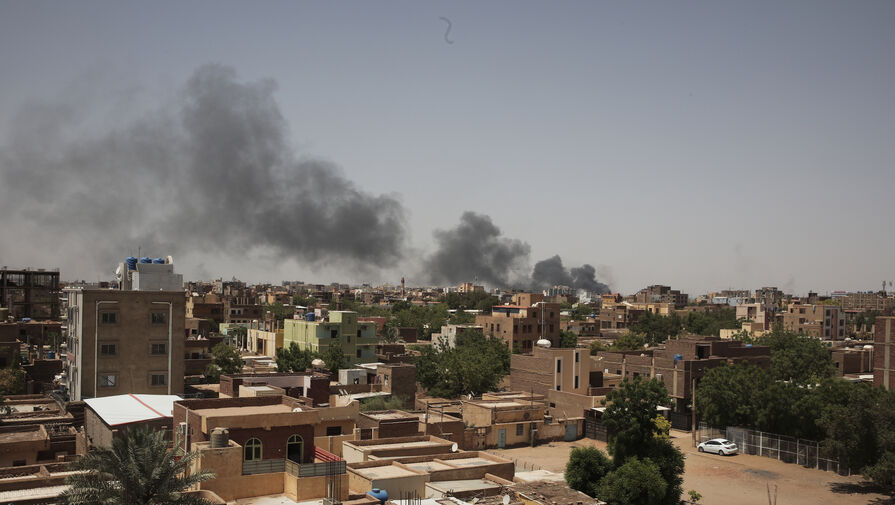 Британия эвакуировала более 2 тысяч своих граждан из Судана и организует новый рейс