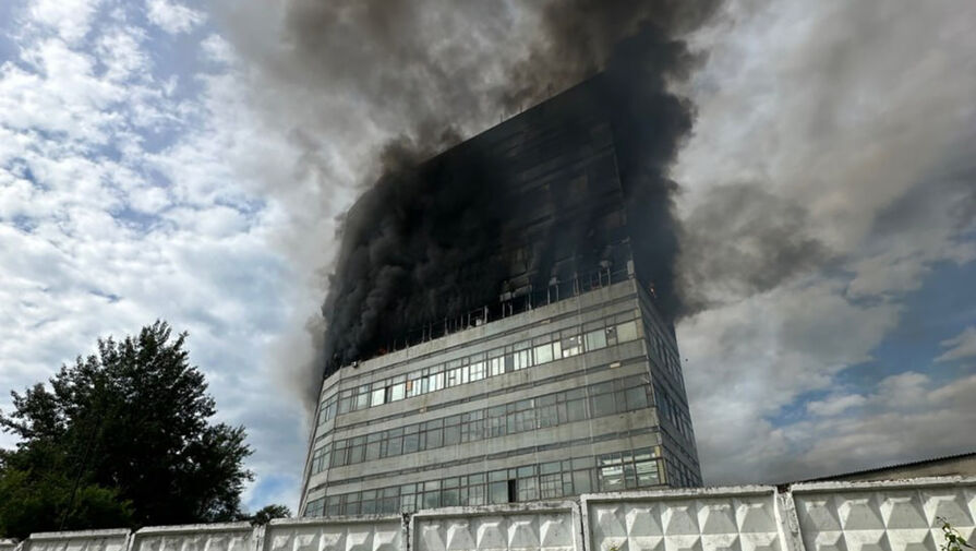 Сгоревшее здание в подмосковном Фрязино признали опасным для нахождения внутри