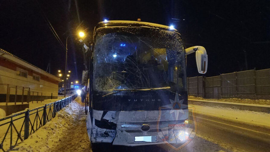 Видео: в Ленобласти ребенок пострадал в ДТП с автобусами