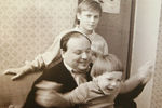 Егор Гайдар с сыновьями, 1992 год