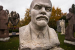 Бюст Ленина в парке «Музеон» в Москве, Россия, 2017 год