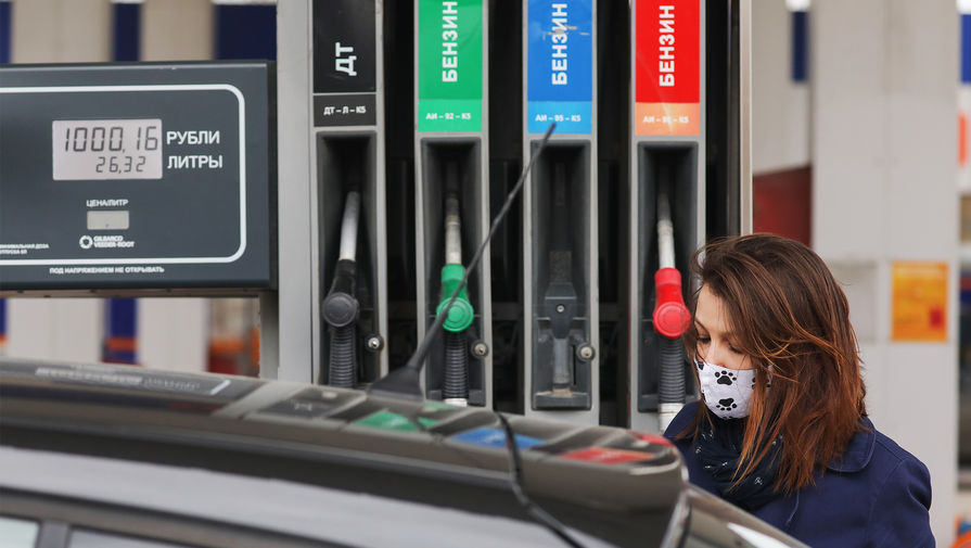 Цены на заправках, валютные кредиты и дело против ритейла: 10 главных экономических событий недели