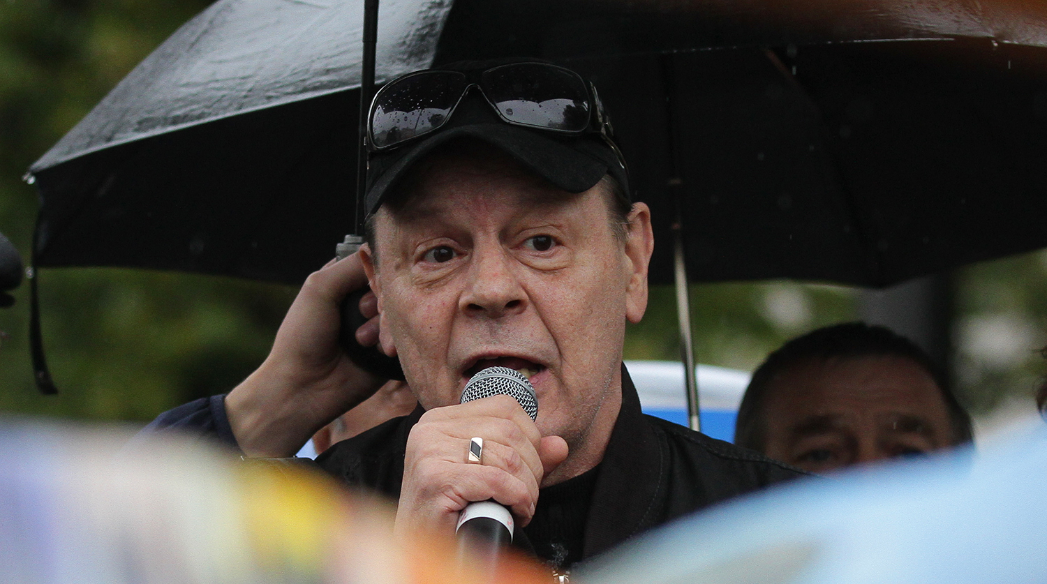 Александр Бурдонский выступает на митинге на Гоголевском бульваре в центре Москвы, 2012 год