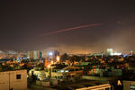 Небо над сирийским Дамаском во время нанесения ракетных ударов США, 14 апреля 2018 года