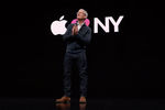 Глава Apple Тим Кук во время презентации компании в Бруклине, Нью-Йорк, 30 октября 2018 года