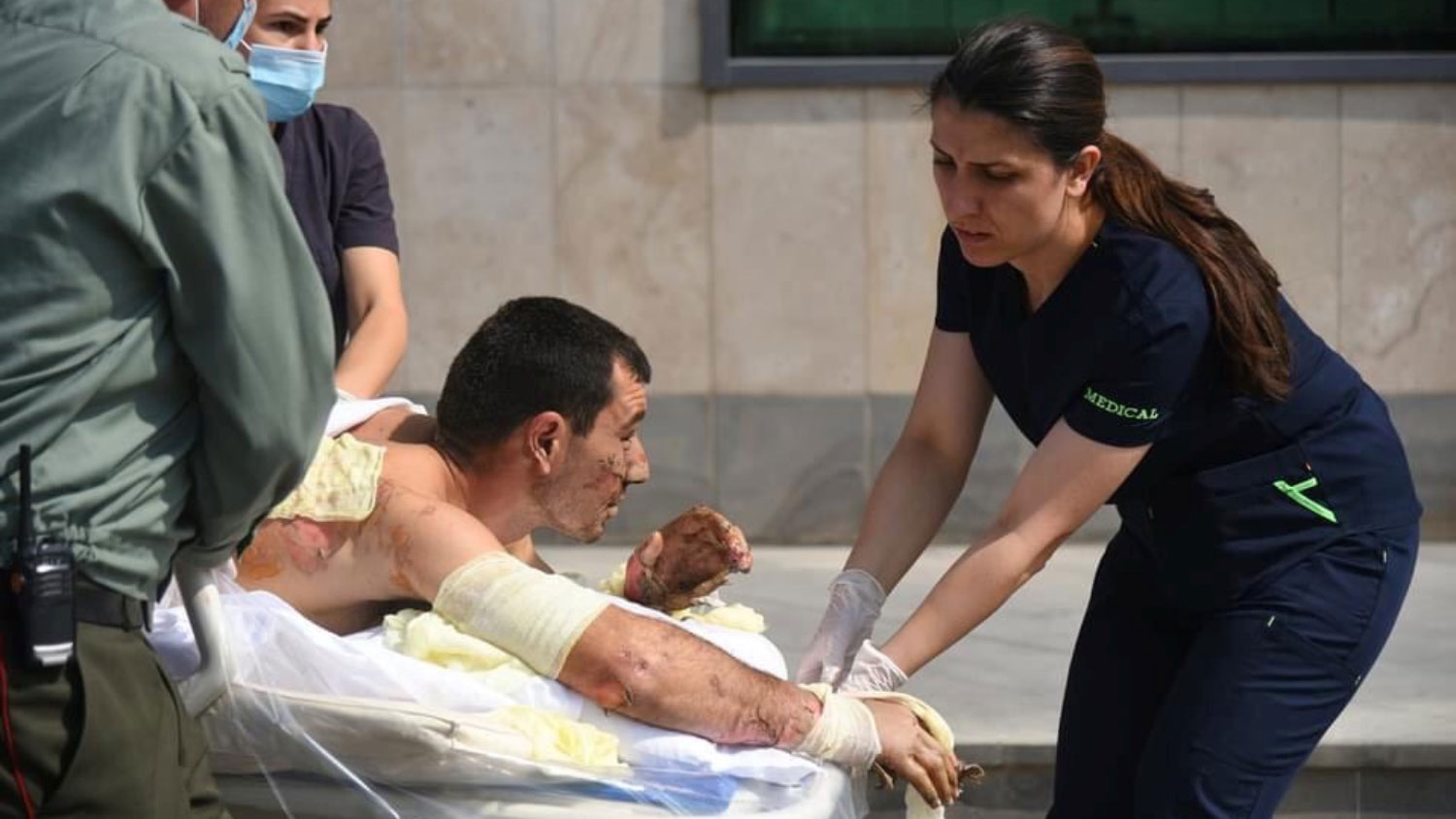 Раненый в результате боевых действий в Нагорном Карабахе, 27 сентября 2020 года