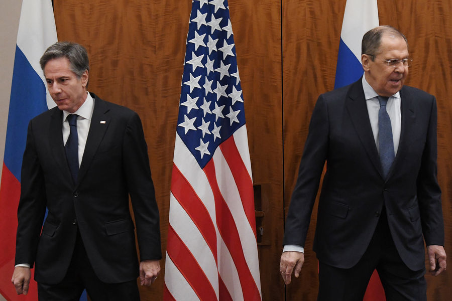 Министр иностранных дел РФ Сергей Лавров и государственный секретарь США Энтони Блинкен во время встречи в Женеве, 21 января 2022 год