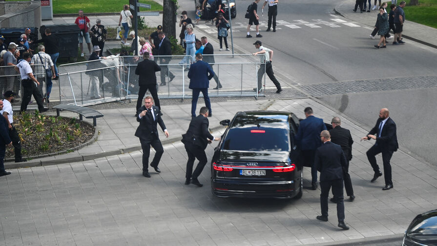 В Кремле предположили, почему охрана не смогла защитить Фицо от нападения