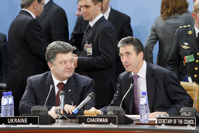 Президент Украины Петр Порошенко и генеральный секретарь НАТО Андерс Фог Расмуссен