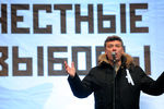 Борис Немцов на митинге оппозиции «За честные выборы» на проспекте Сахарова, 2011 год