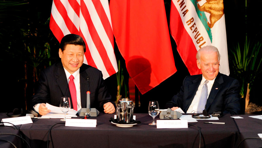 Председатель КНР Си Цзиньпин и вице-президент США Джо Байден во время встречи в Лос-Анджелесе, 2012 год