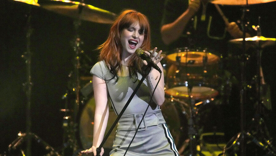 Хейли Уильямс почтила память Тины Тернер на концерте Paramore