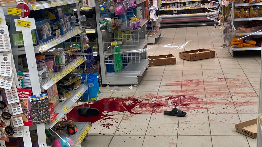 В Пензе мужчина с ножом ворвался в магазин и нанес себе увечья