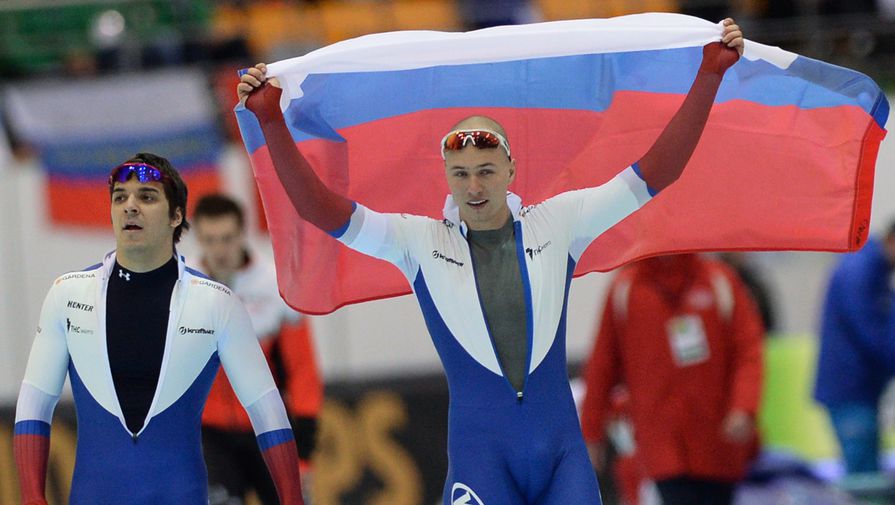 Российские конькобежцы Руслан Мурашов (слева) и Павел Кулижников