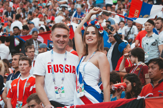 Болельщики во время матча 1/8 финала чемпионата мира по футболу между сборными Испании и России