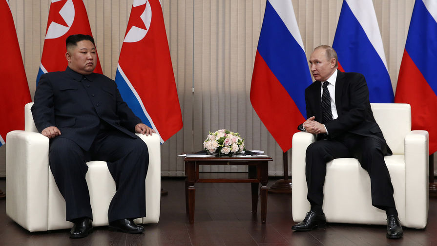 Президент России Владимир Путин и глава КНДР Ким Чен Ын во время встречи на острове Русский, 25 апреля 2019 год