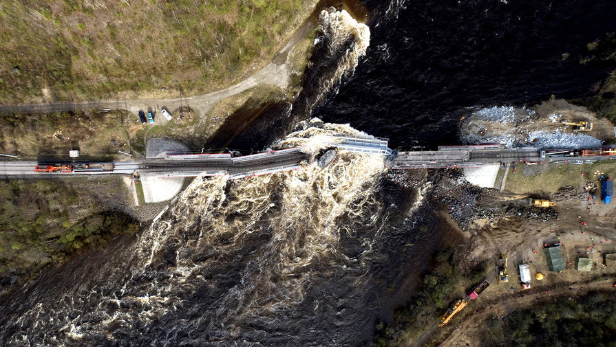 На&nbsp;месте обрушения железнодорожного моста через&nbsp;реку Кола в&nbsp;Мурманской области.