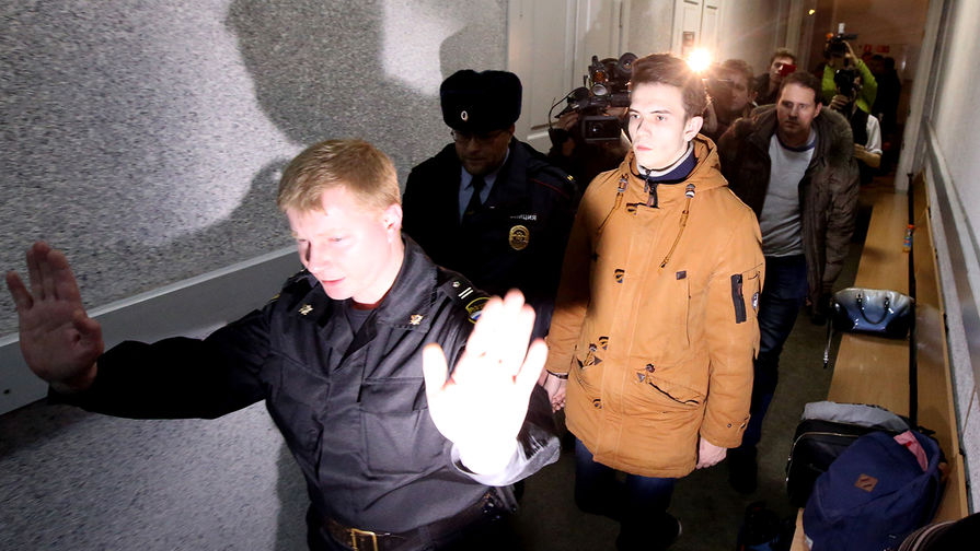 Филипп Будейкин перед началом ходатайства следствия об аресте в Октябрьском суде Санкт-Петербурга, ноябрь 2016 года