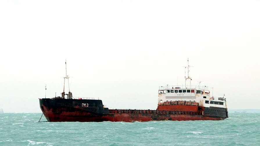 Первое судно зашло в морской порт Мариуполя