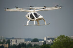 Электрический мультикоптер Volocopter 2X на международном авиасалоне в Ле-Бурже
