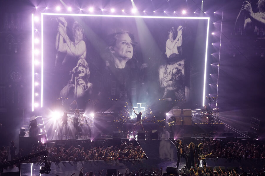 Попурри из&nbsp;хитов покойного фронтмена Black Sabbath Оззи Осборна на&nbsp;премии MTV Video Music Awards в&nbsp;Нью-Йорке, 7&nbsp;сентября 2025&nbsp;года 