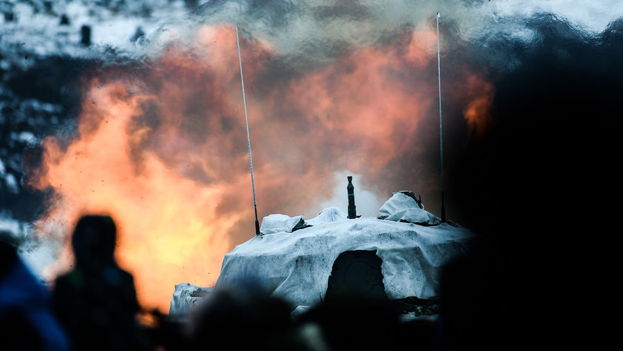 Показательный огневой удар на полигоне Луга в Ленинградской области в День ракетных войск и артиллерии