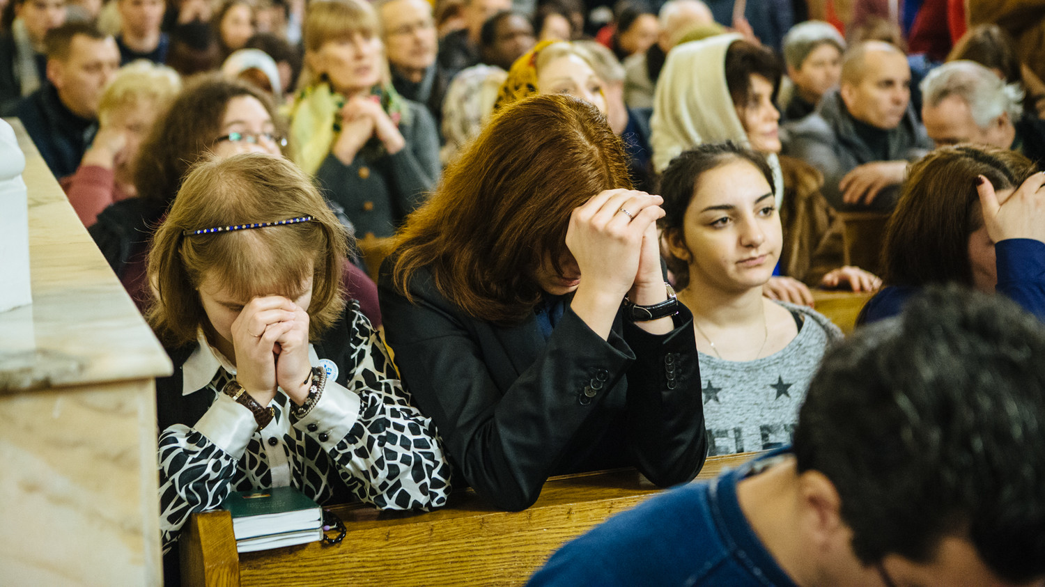 На рождественской мессе в римско-католическом костеле непорочного зачатия Пресвятой Девы Марии в Москве