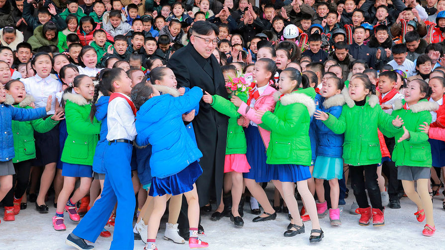 Ким Чен Ын во время посещения округа Самджиён, ноябрь 2016&nbsp;года
