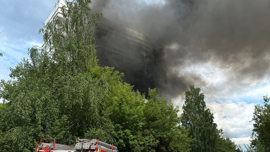Четыре этажа выгорели в здании во Фрязино