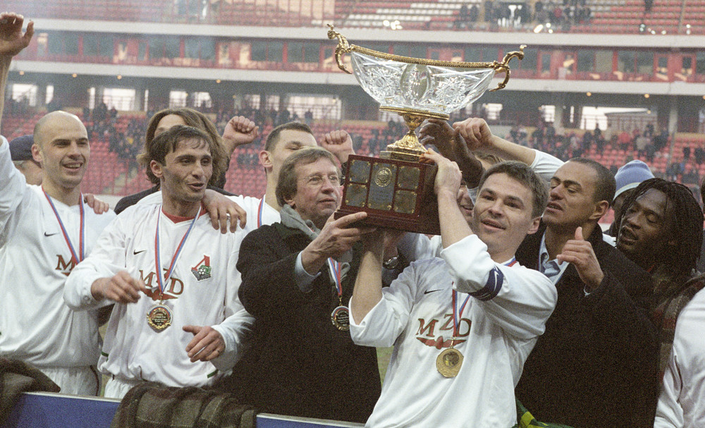 «Локомотив» — первый обладатель трофея. 2003 год