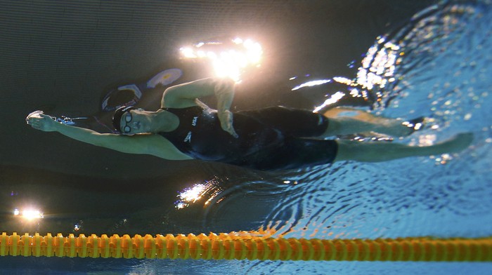 Американка Эллисон Шмитт мчится к&nbsp;золотой медали в&nbsp;плавании на&nbsp;200 метров вольным стилем