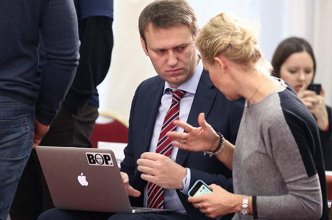 Алексей Навальный с супругой Юлией на съезде партии «Народный альянс»