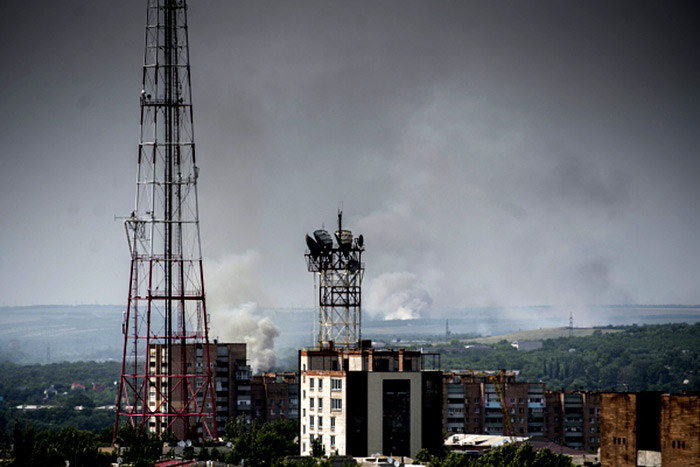 Город Луганск во время артиллерийского обстрела украинскими силовиками
