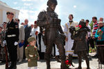 Открытие памятника «вежливым людям» у здания Госсовета Республики Крым
