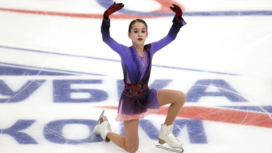Софья Акатьева выступает в произвольной программе в финале Кубка России по фигурному катанию в Москве