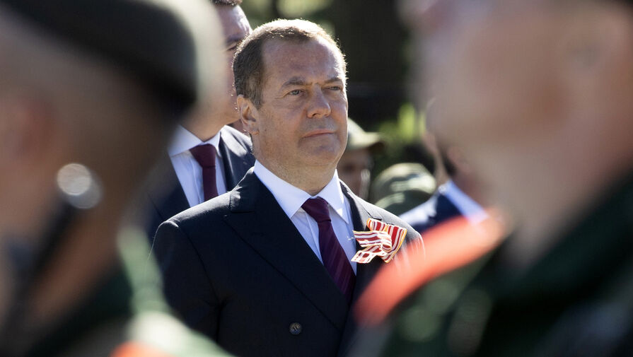 Медведев посетил полигон в ДНР вблизи линии соприкосновения