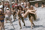 Празднование Дня Нептуна в молодежном лагере «Спутник» в Крыму, 16 июля 1975 года