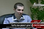 Освобожденный Гилад Шалит, переданный боевиками ХАМАС Египту, перед тем, как возвратиться на родину, дал короткое интервью египетскому телевидению, в котором призвал израильтян и палестинцев к примирению.