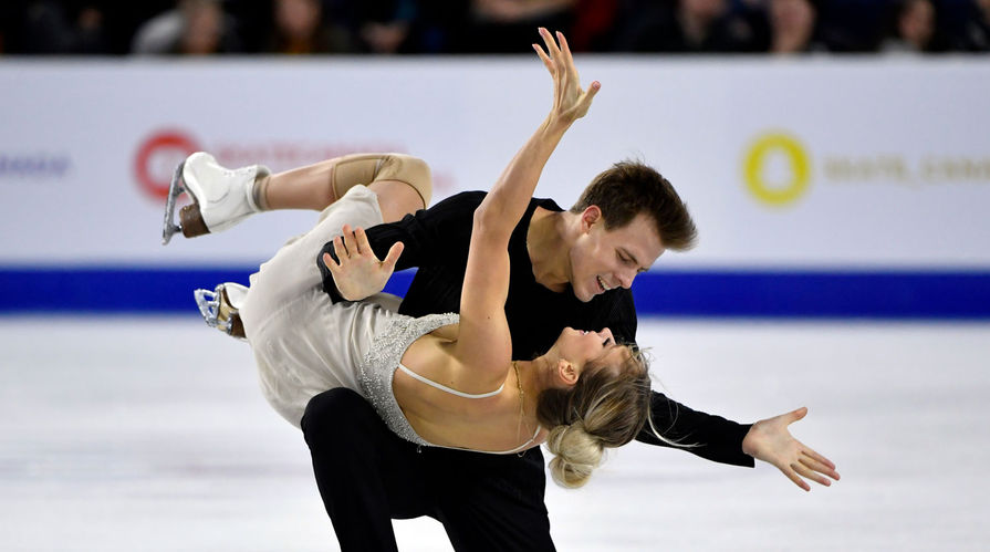 Российские спортсмены Виктория Синицина и Никита Кацалапов во время выступления в произвольной программе в танцах на льду на этапе Гран-при по фигурному катанию в канадском Лавале