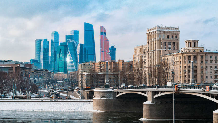 Рабочий сорвался с высоты внутри одной из башен Москва-Сити