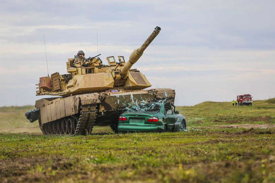 Дорогой и политический контракт». Зачем Варшаве танки Abrams - Газета.Ru