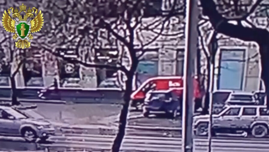 Водитель фургона в Москве задавил пешехода, сдавая назад