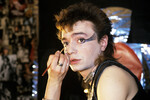 Солист рок-группы «Алиса» Константин Кинчев готовится к съемкам фильма «Взломщик», 1987 